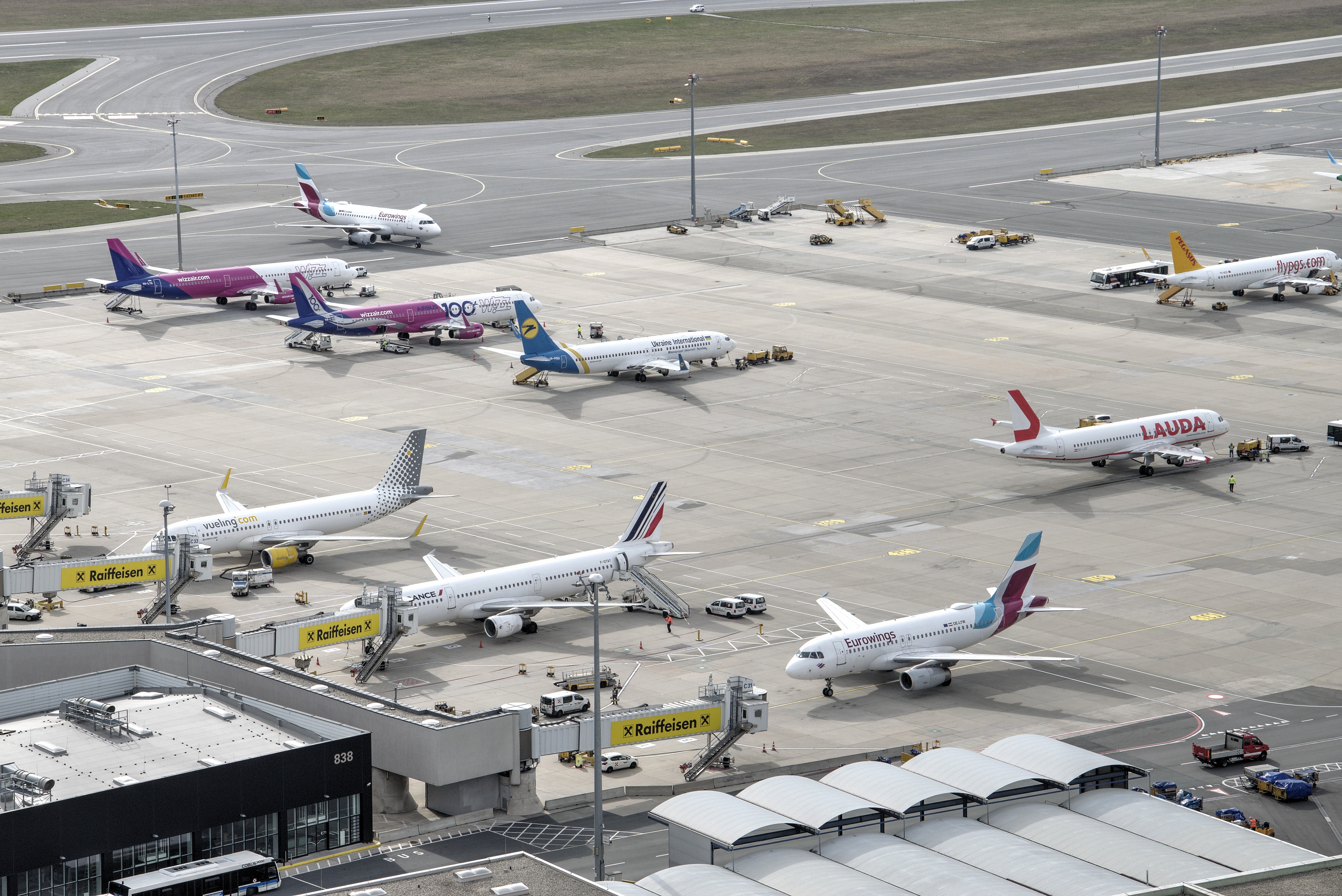 Why Hiring a Professional Chauffeured Airport Transport is Essential for a Stress-Free Travel Experience