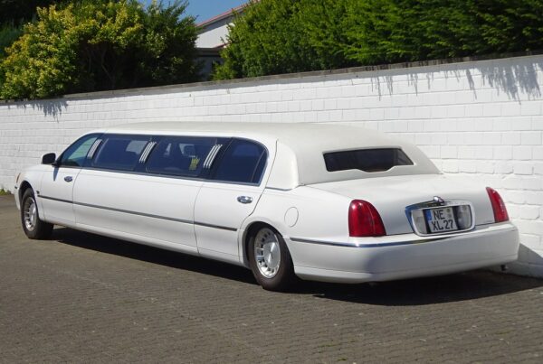 The Ultimate Luxury: Exceptional Chauffeured Limo Service